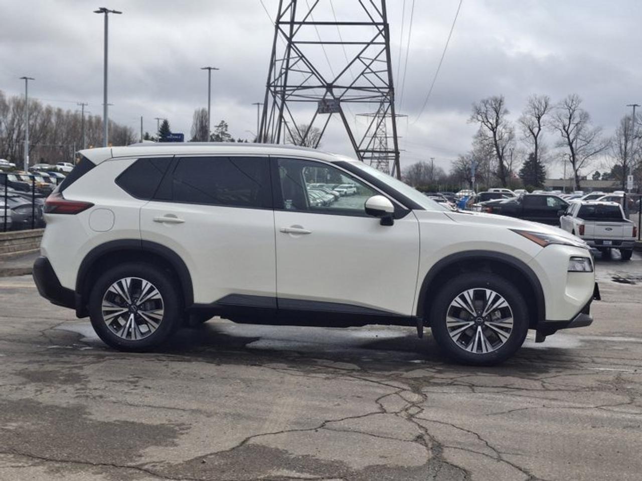 2023 Nissan Rogue SV AWD | Pano Roof | Heated Seats + Steering | CarPlay | Remote Start | and More ! Photo