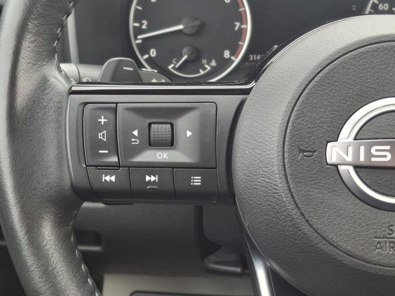 2023 Nissan Rogue SV AWD | Pano Roof | Heated Seats + Steering | CarPlay | Remote Start | and More ! Photo
