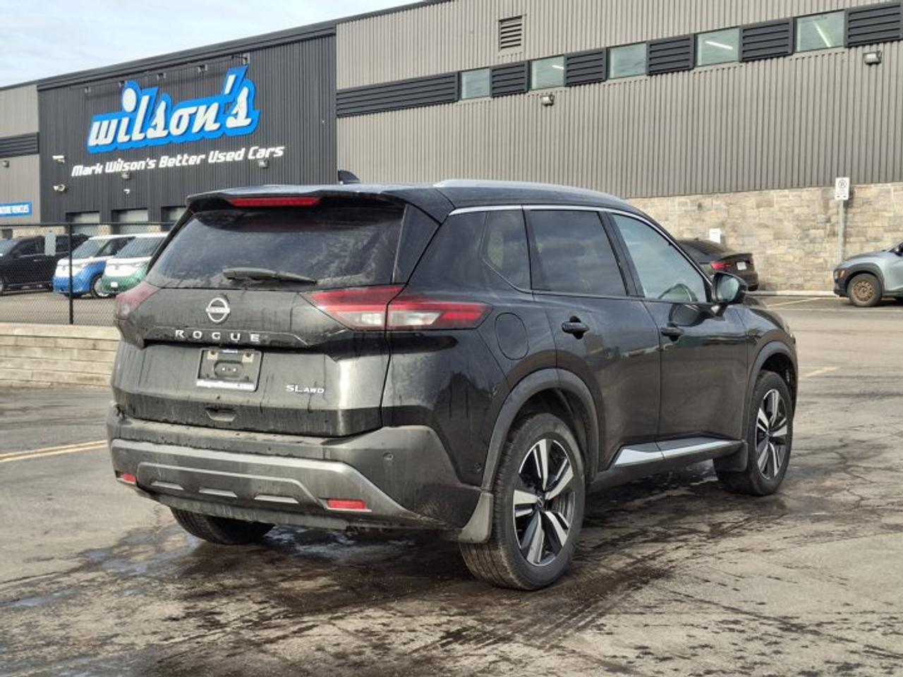 2023 Nissan Rogue SL AWD | Leather | Pano Roof | Nav | Heated Seats + Steering | CarPlay | Remote Start | and More ! Photo