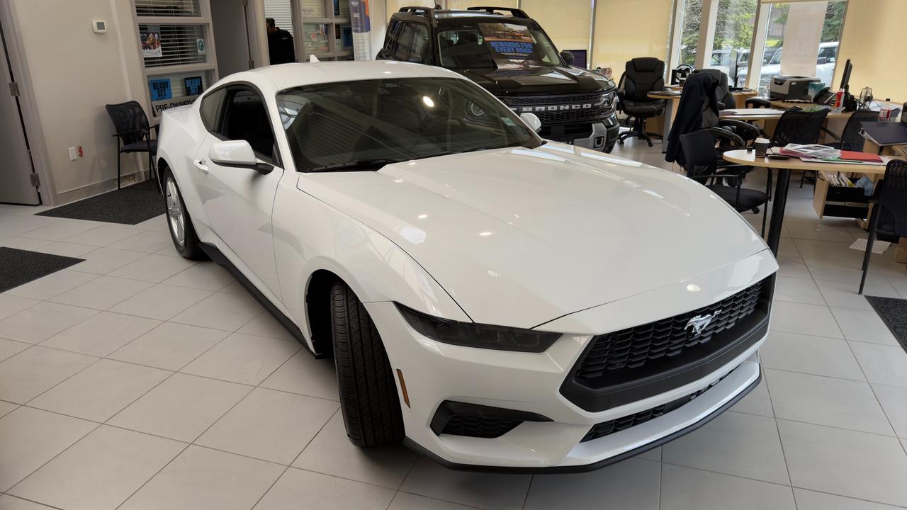 2026 Ford Mustang EcoBoost Fastback Photo
