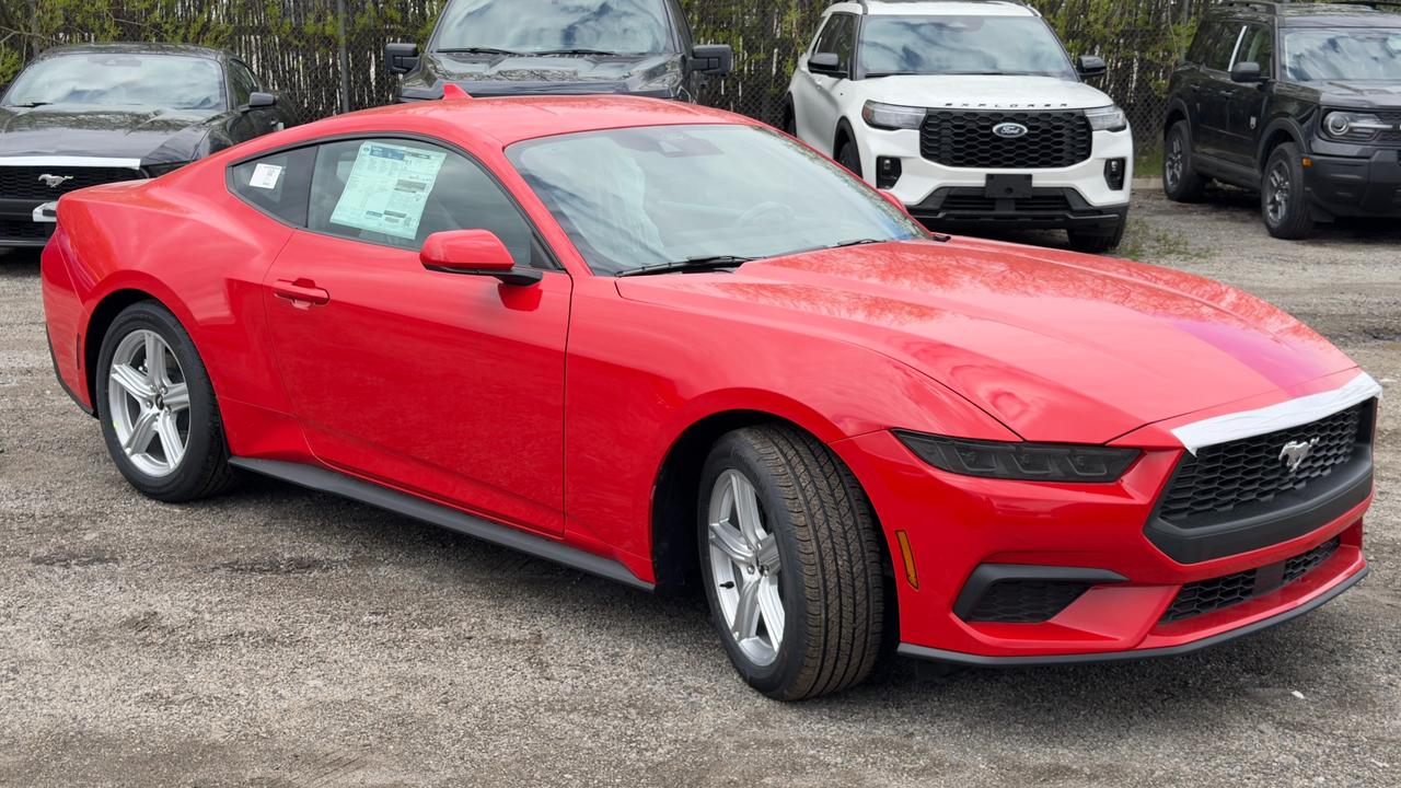 2026 Ford Mustang EcoBoost Fastback Photo4