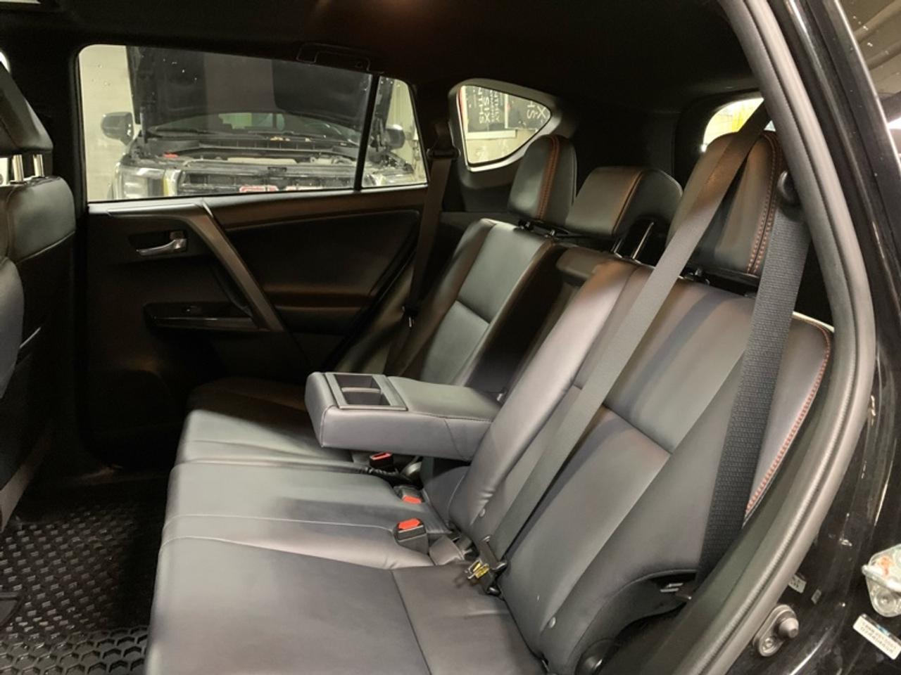 2018 Toyota RAV4 AWD SE  - Navigation -  Sunroof Photo