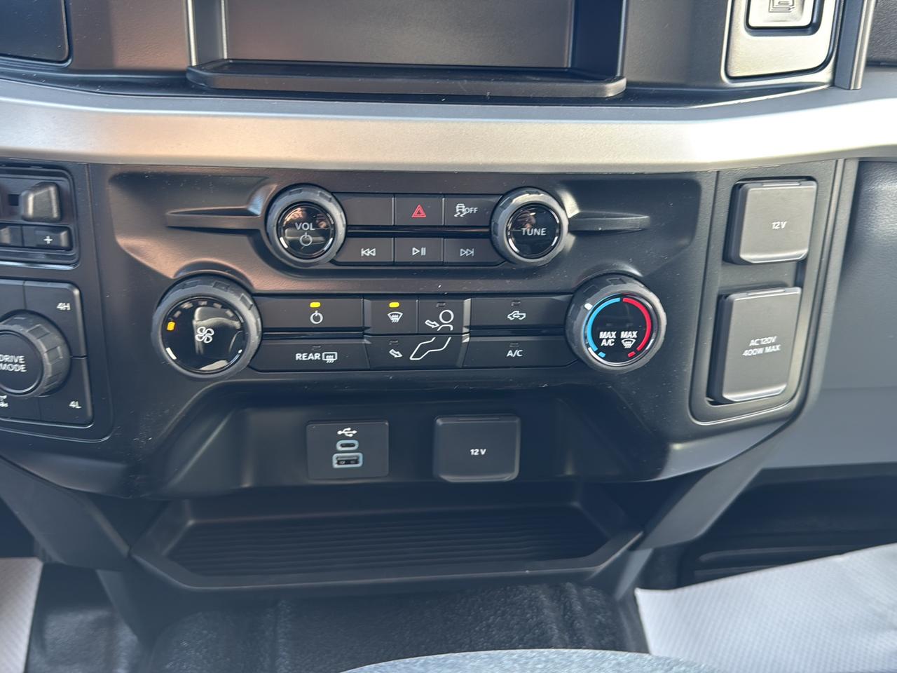 2026 Ford Super Duty F-250 XLT Photo