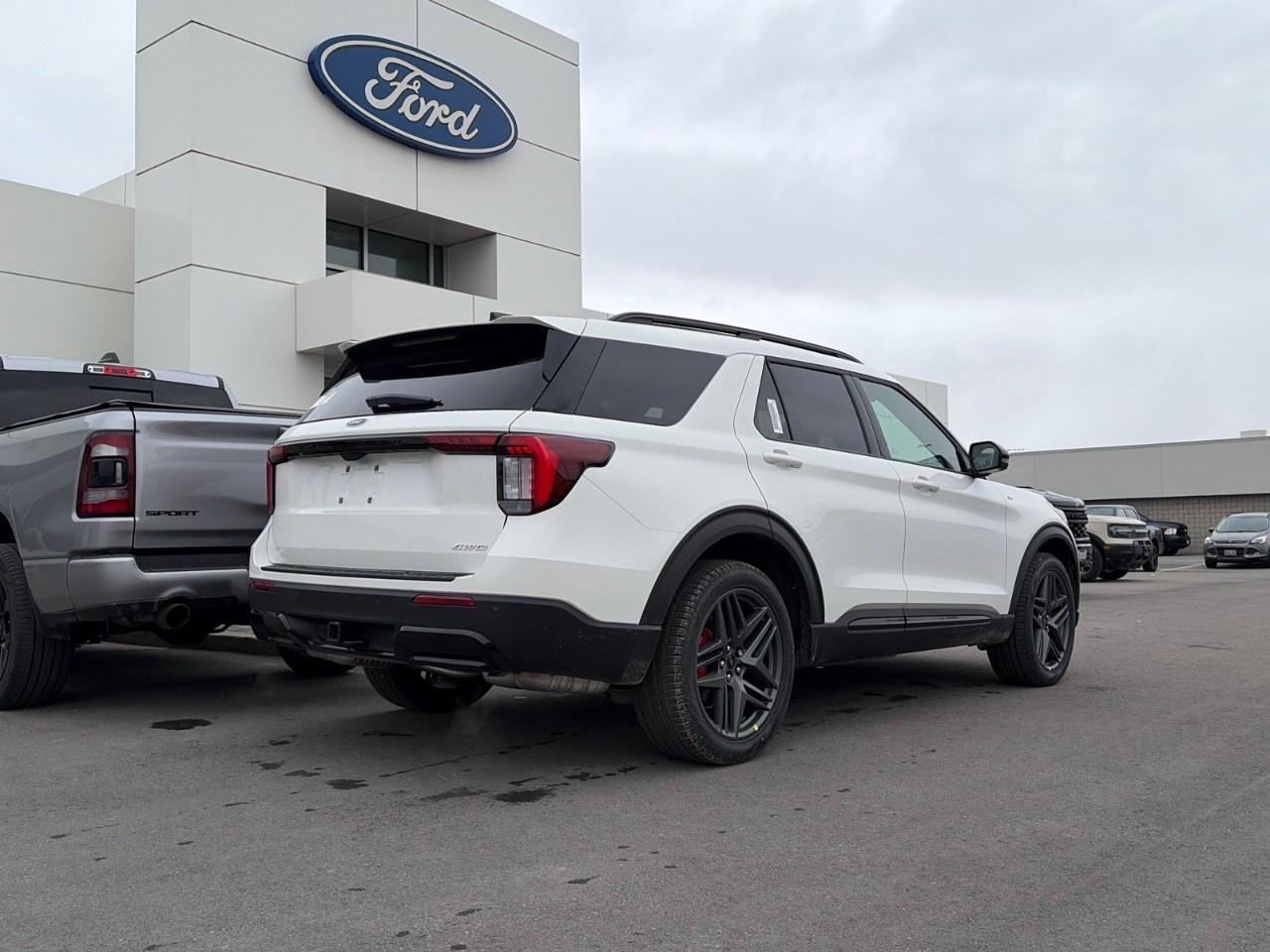 2026 Ford Explorer ST-Line 4WD Photo2