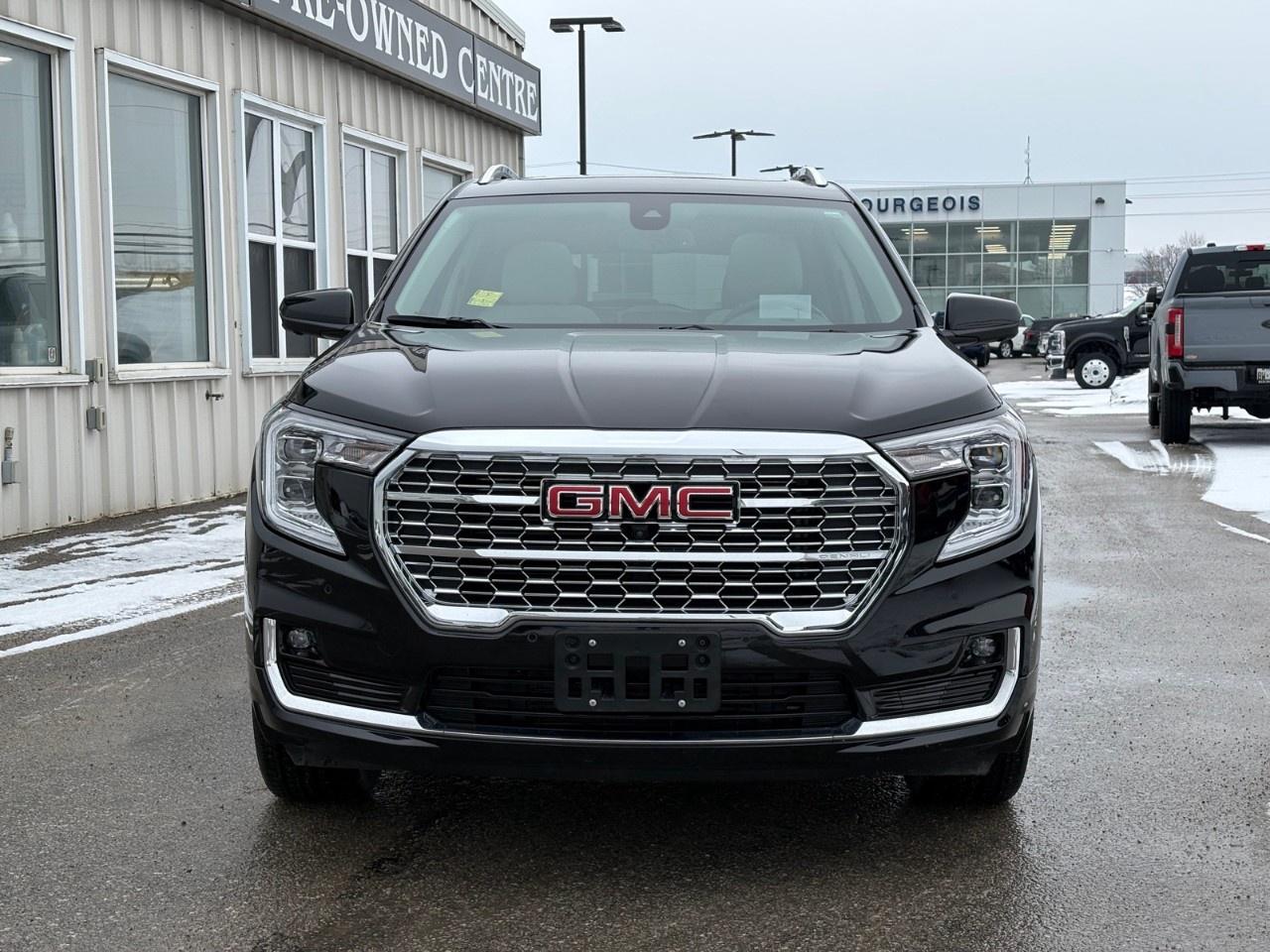 2023 GMC Terrain AWD Denali Photo2