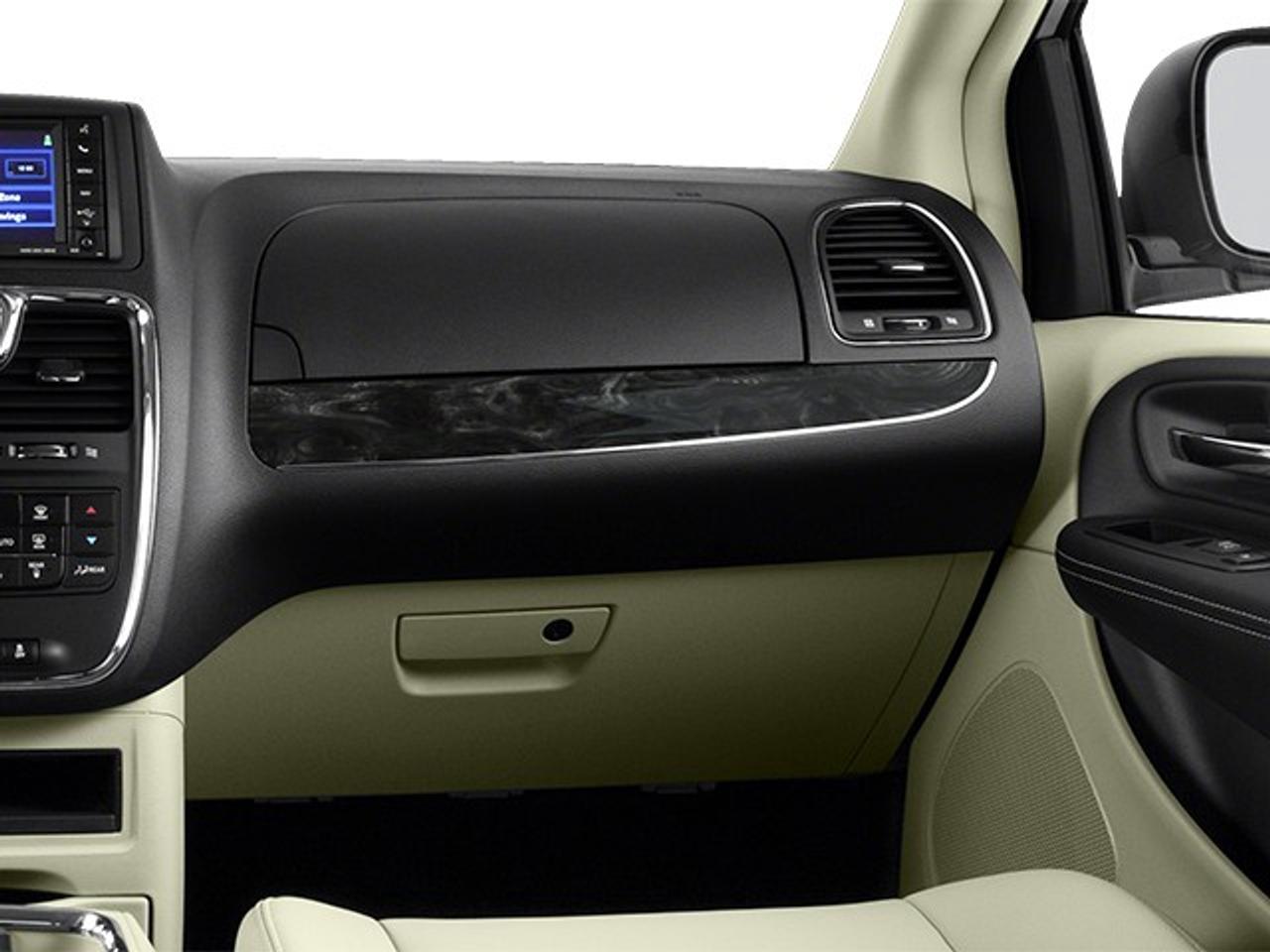 2013 Chrysler Town & Country 4DR WGN TOURING Photo