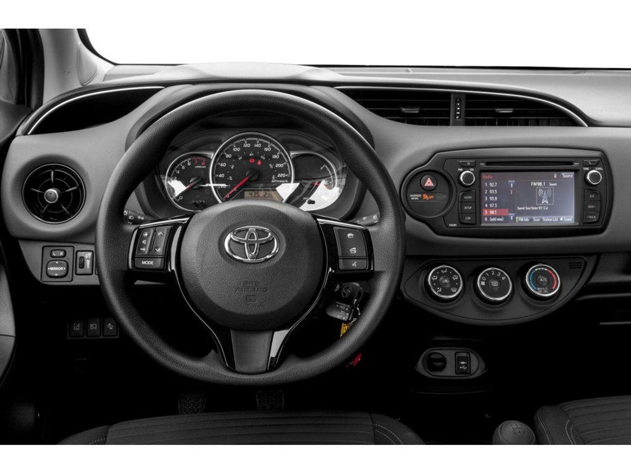 2018 Toyota Yaris LE Photo3