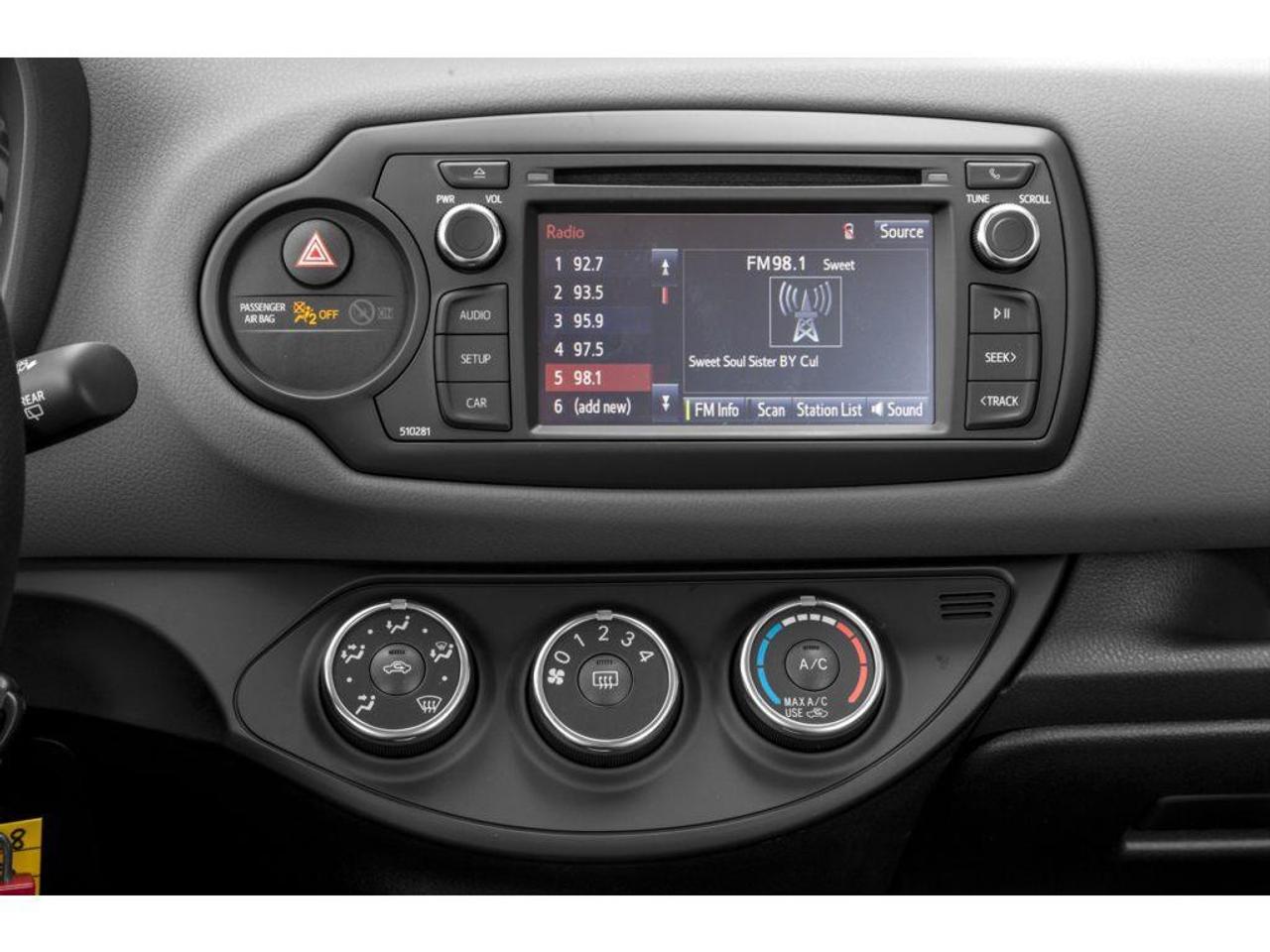 2018 Toyota Yaris LE Photo