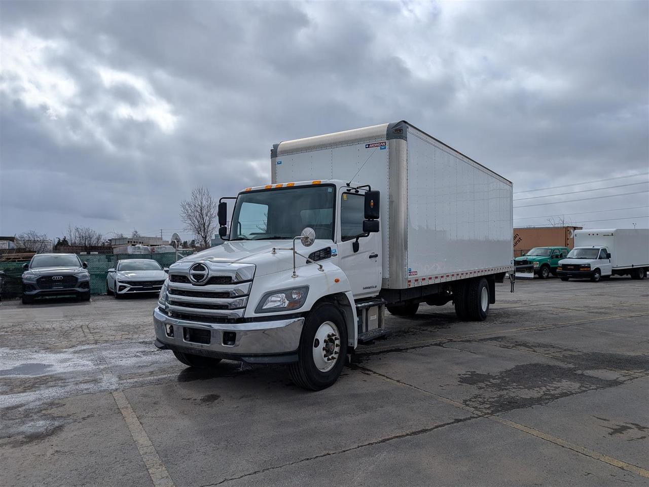 2024 Hino L6 26 FT CARGO - POWER TAILGATE - SIDE DOOR Photo