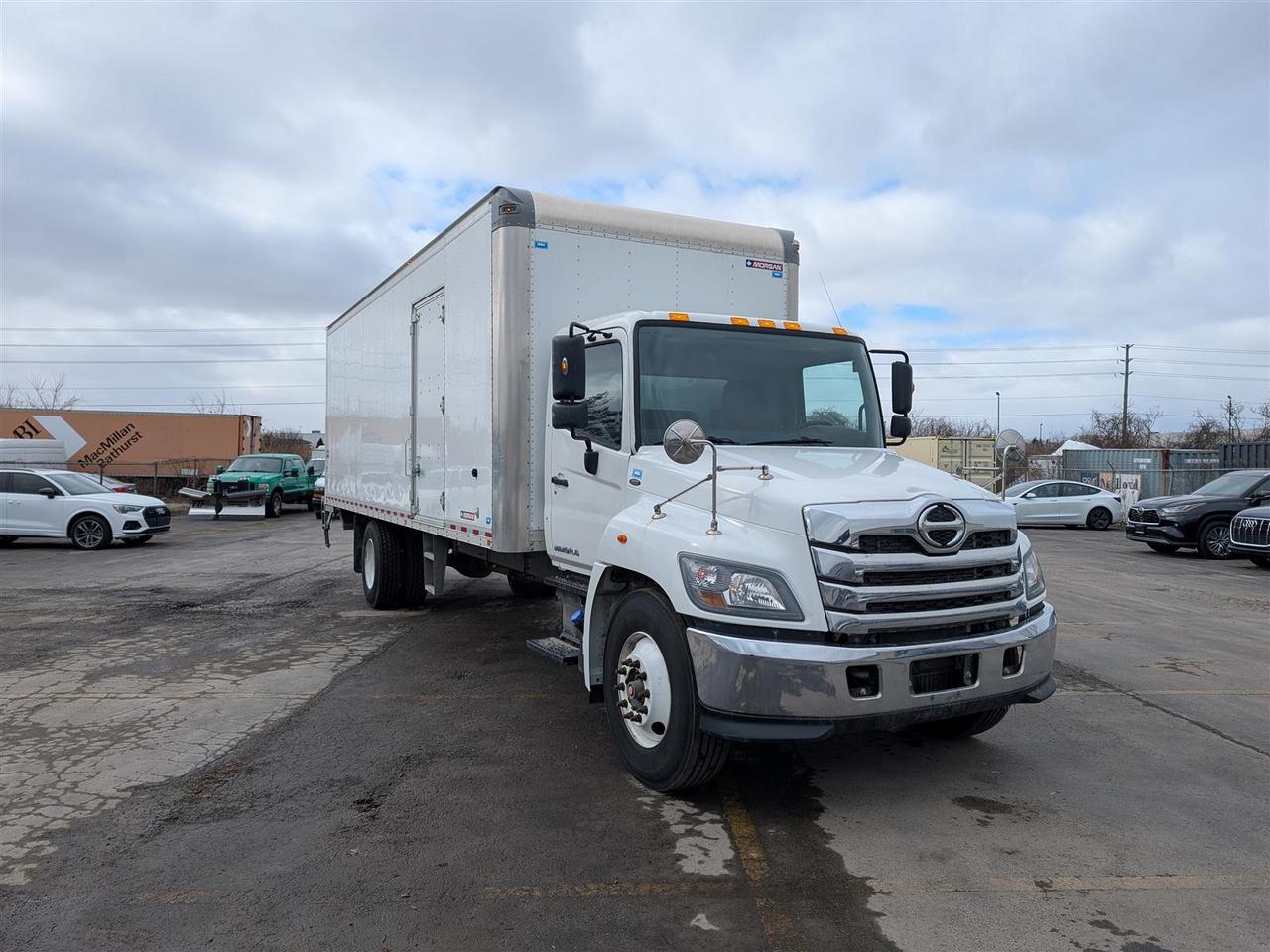 2024 Hino L6 26 FT CARGO - POWER TAILGATE - SIDE DOOR Photo