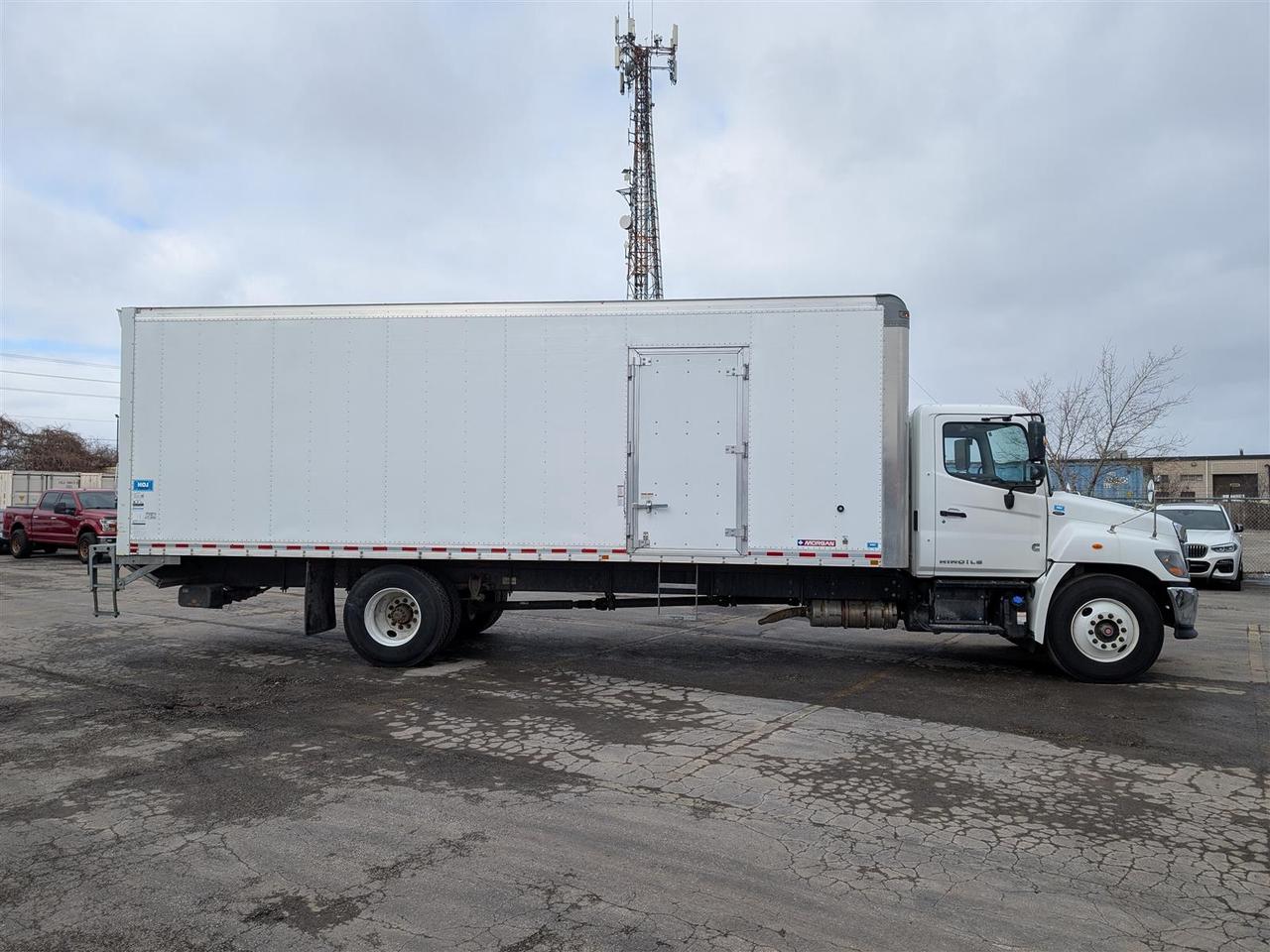 2024 Hino L6 26 FT CARGO - POWER TAILGATE - SIDE DOOR Photo