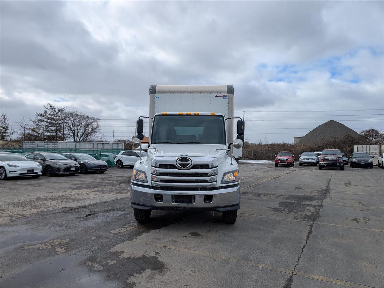 2024 Hino L6 26 FT CARGO - POWER TAILGATE - SIDE DOOR Photo