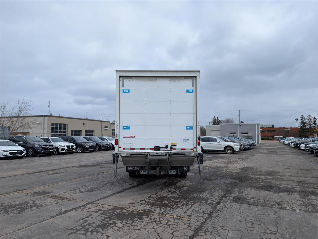 2024 Hino L6 26 FT CARGO - POWER TAILGATE - SIDE DOOR Photo