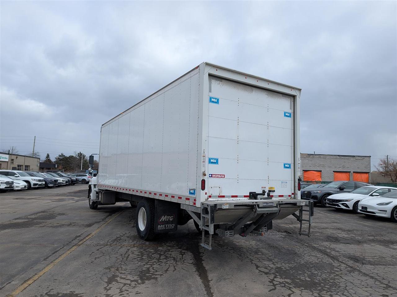 2024 Hino L6 26 FT CARGO - POWER TAILGATE - SIDE DOOR Photo