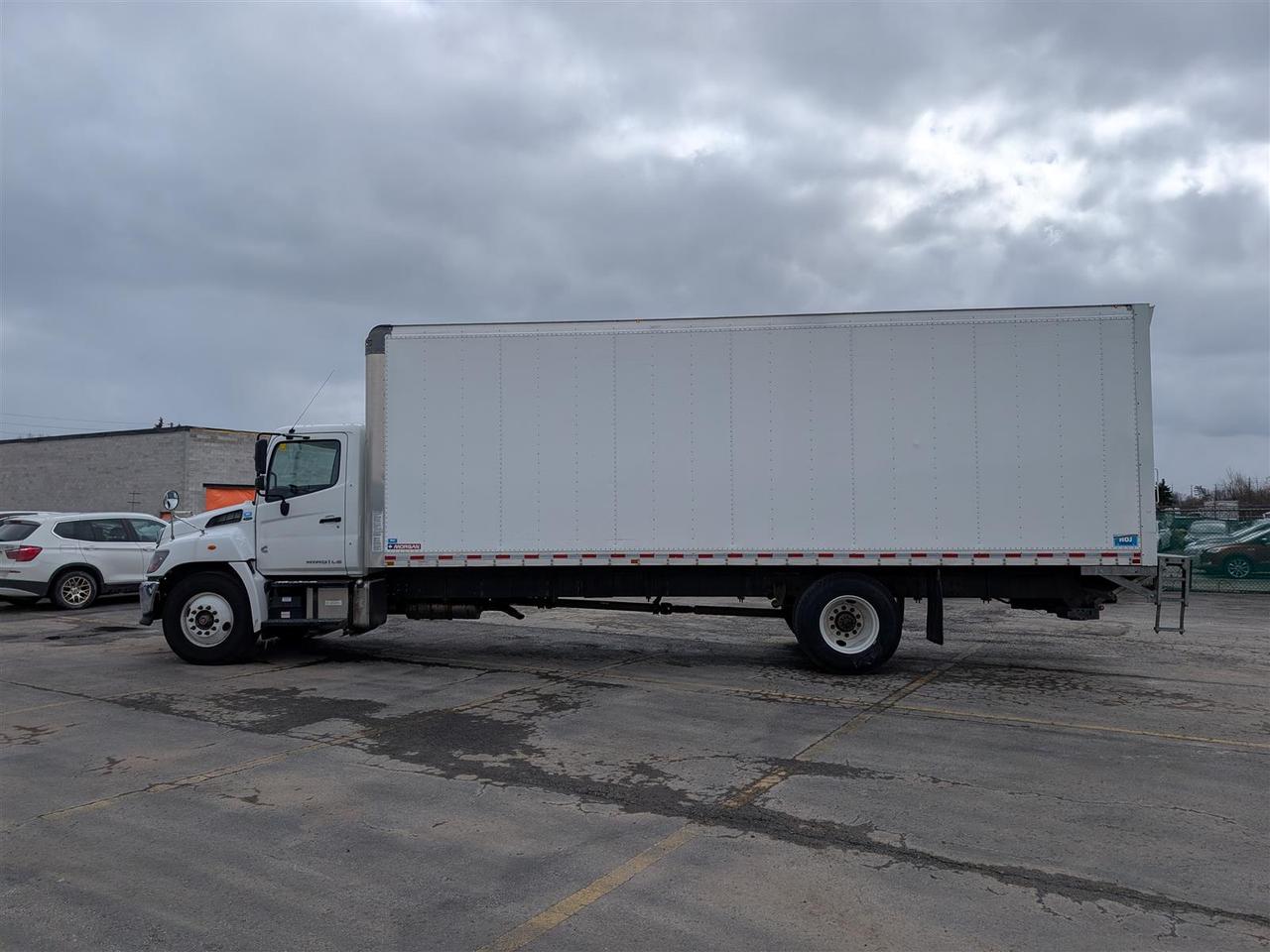 2024 Hino L6 26 FT CARGO - POWER TAILGATE - SIDE DOOR Photo