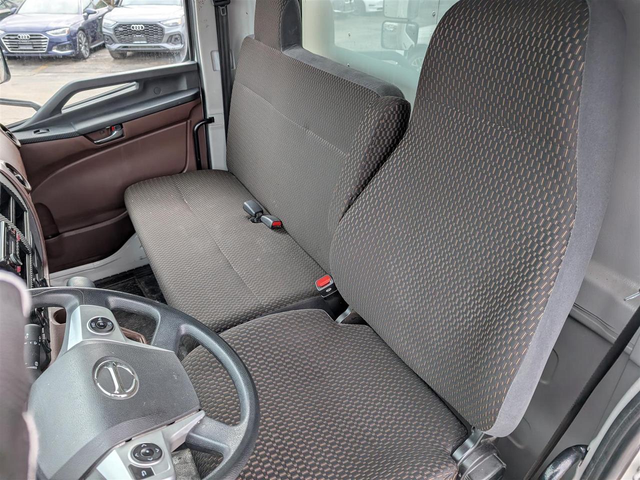 2024 Hino L6 26 FT CARGO - POWER TAILGATE - SIDE DOOR Photo