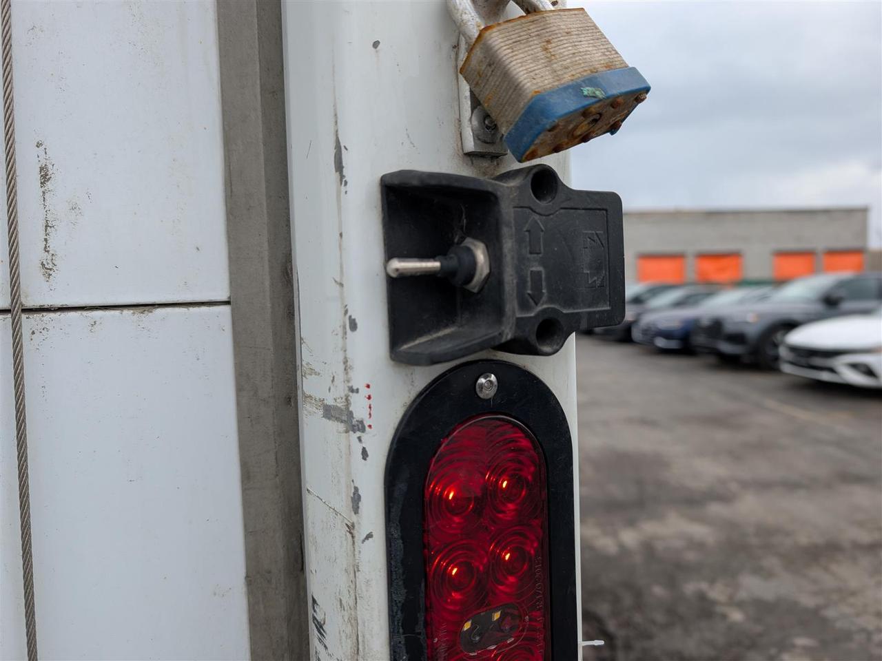 2024 Hino L6 26 FT CARGO - POWER TAILGATE - SIDE DOOR Photo