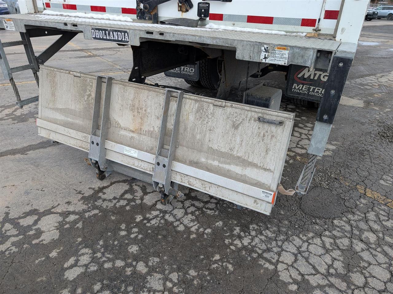 2024 Hino L6 26 FT CARGO - POWER TAILGATE - SIDE DOOR Photo