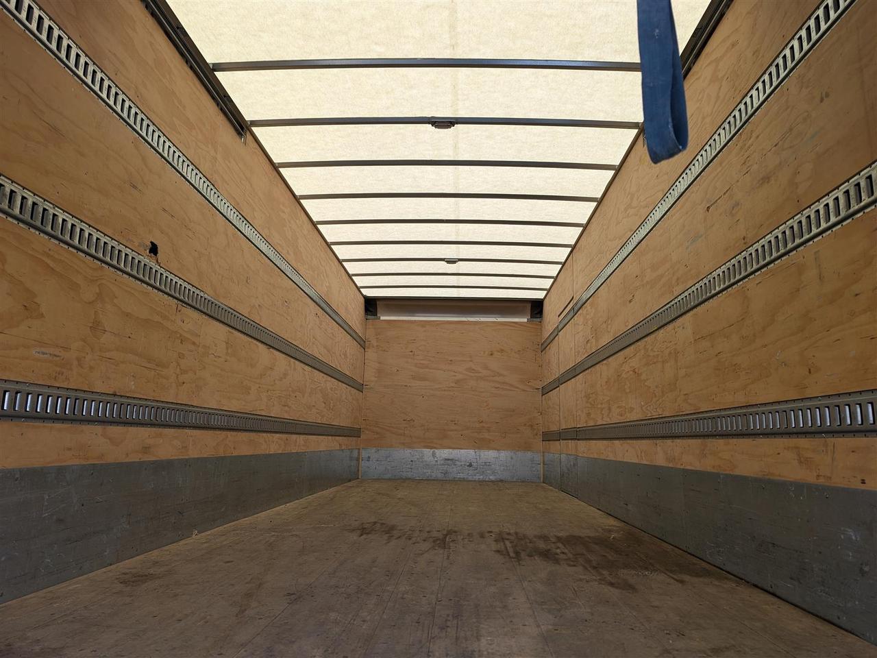 2024 Hino L6 26 FT CARGO - POWER TAILGATE - SIDE DOOR Photo