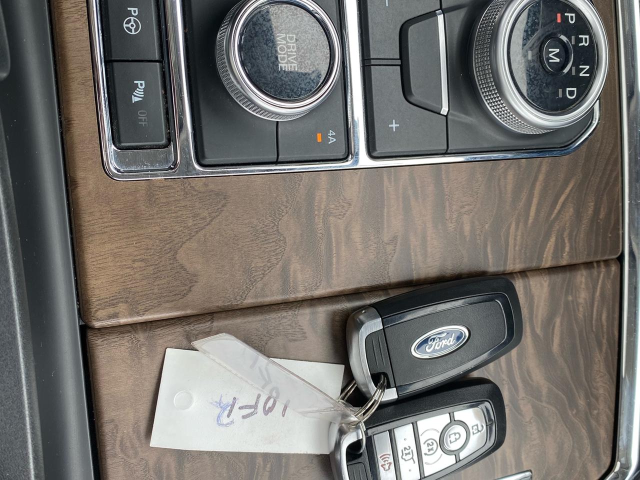 2021 Ford Expedition Platinum | 4WD | PANO ROOF | 8-Passenger Photo