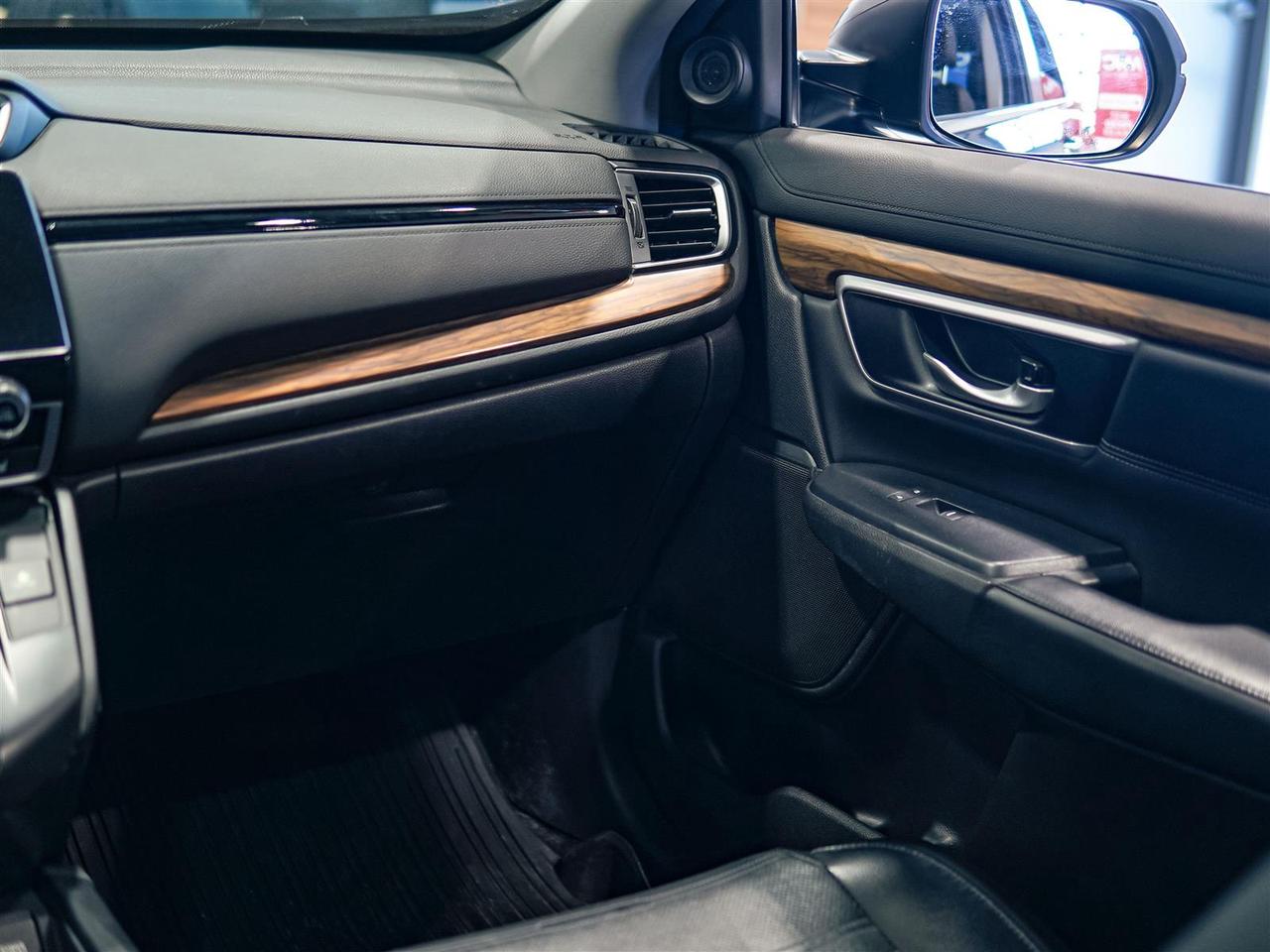 2019 Honda CR-V TOURING AWD | NO ACCIDENTS | FULL SERVICE HISTORY Photo