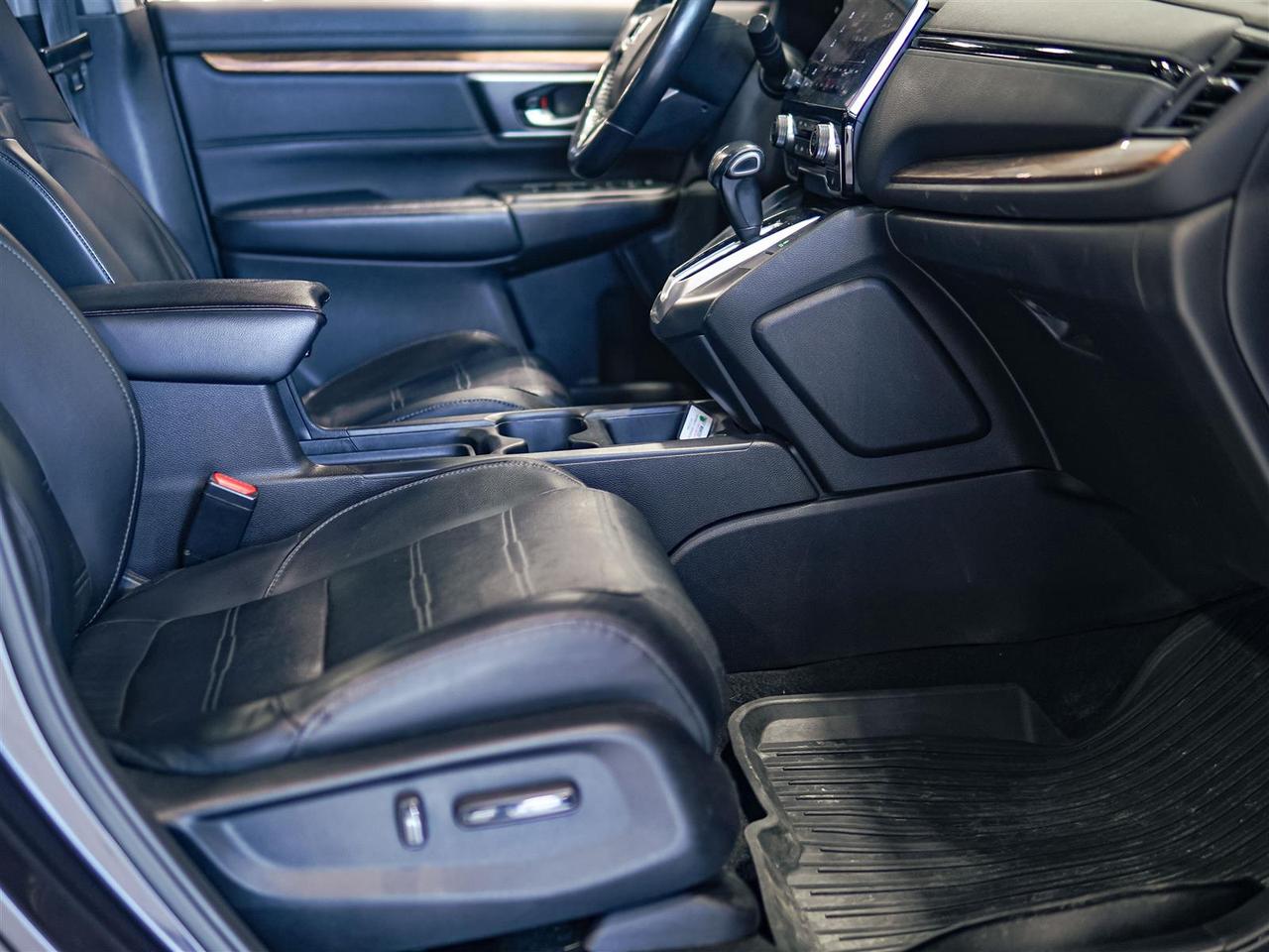 2019 Honda CR-V TOURING AWD | NO ACCIDENTS | FULL SERVICE HISTORY Photo