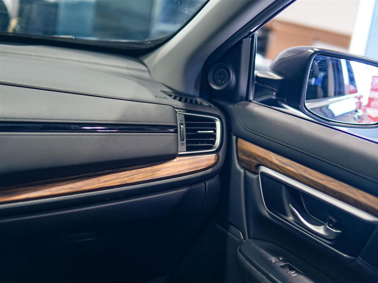 2019 Honda CR-V TOURING AWD | NO ACCIDENTS | FULL SERVICE HISTORY Photo