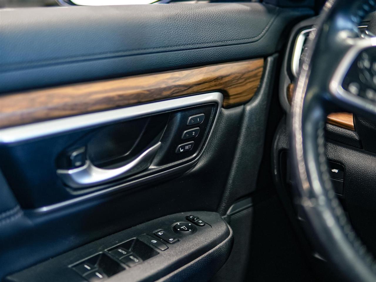 2019 Honda CR-V TOURING AWD | NO ACCIDENTS | FULL SERVICE HISTORY Photo