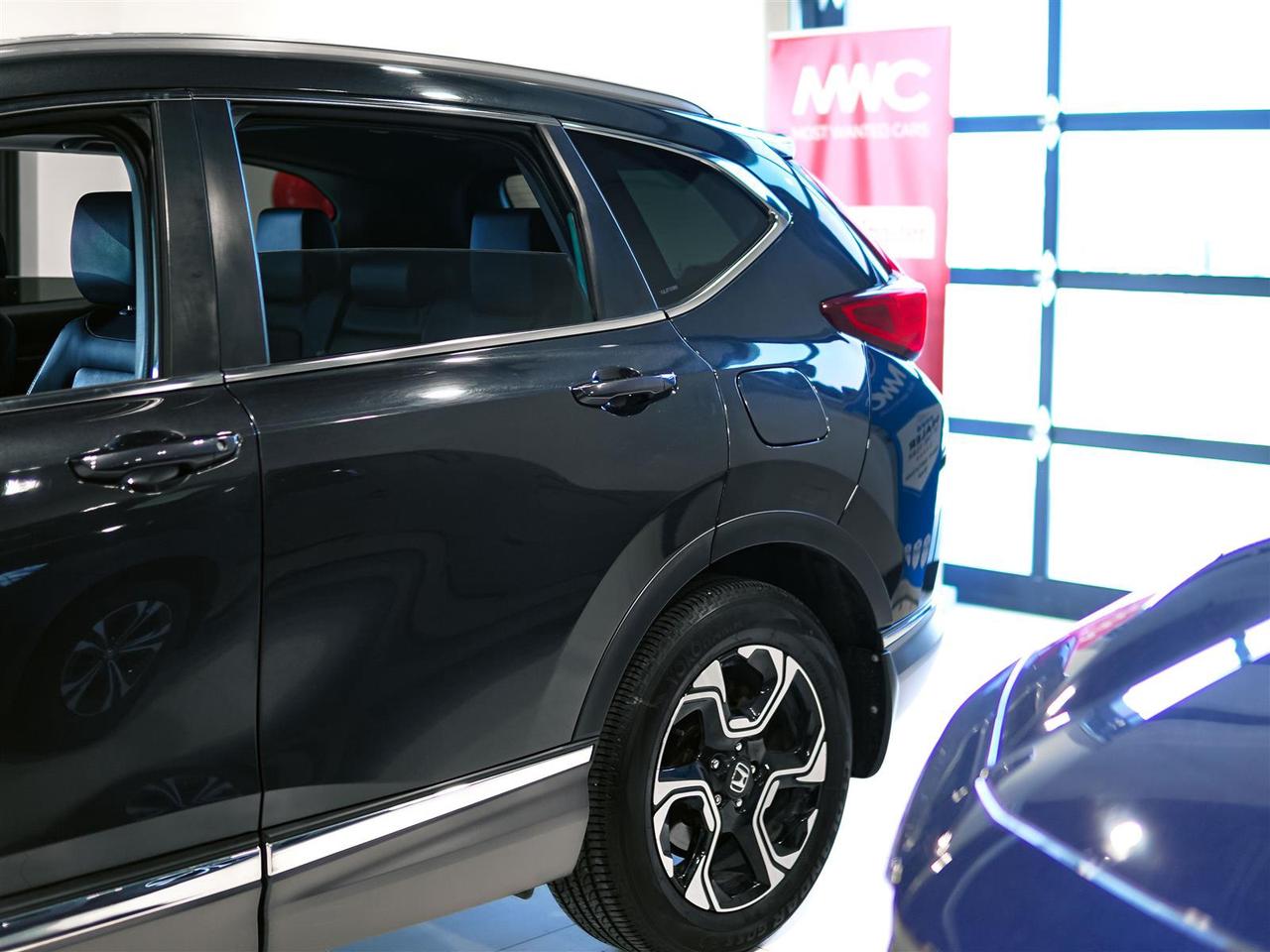 2019 Honda CR-V TOURING AWD | NO ACCIDENTS | FULL SERVICE HISTORY Photo