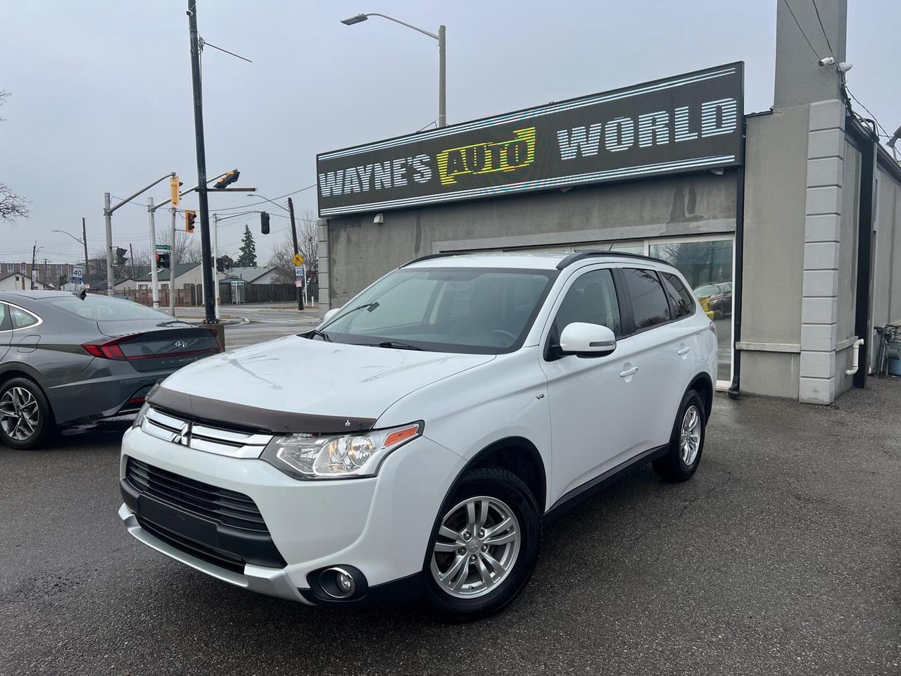 2015 Mitsubishi Outlander SE Photo