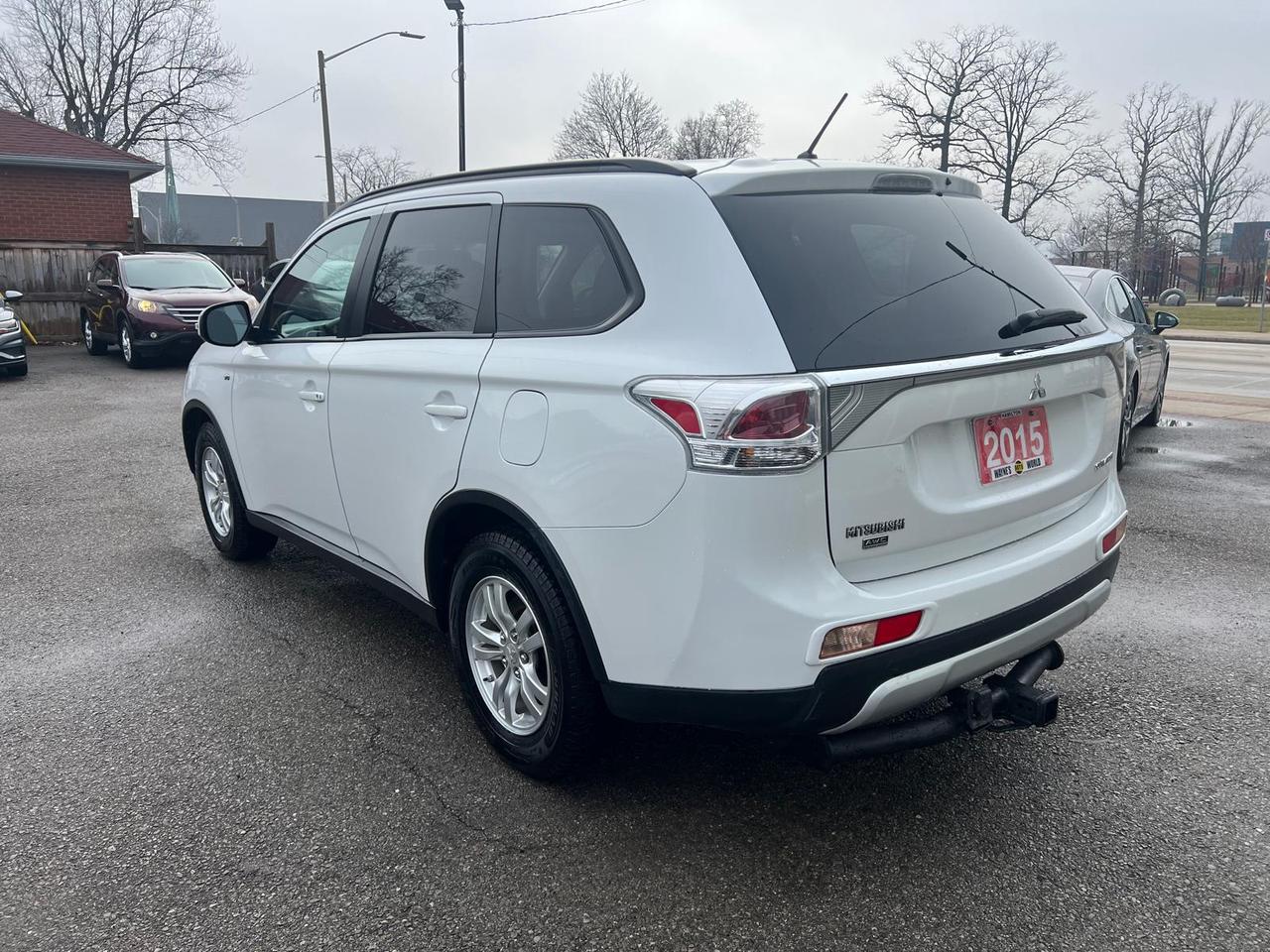 2015 Mitsubishi Outlander SE Photo