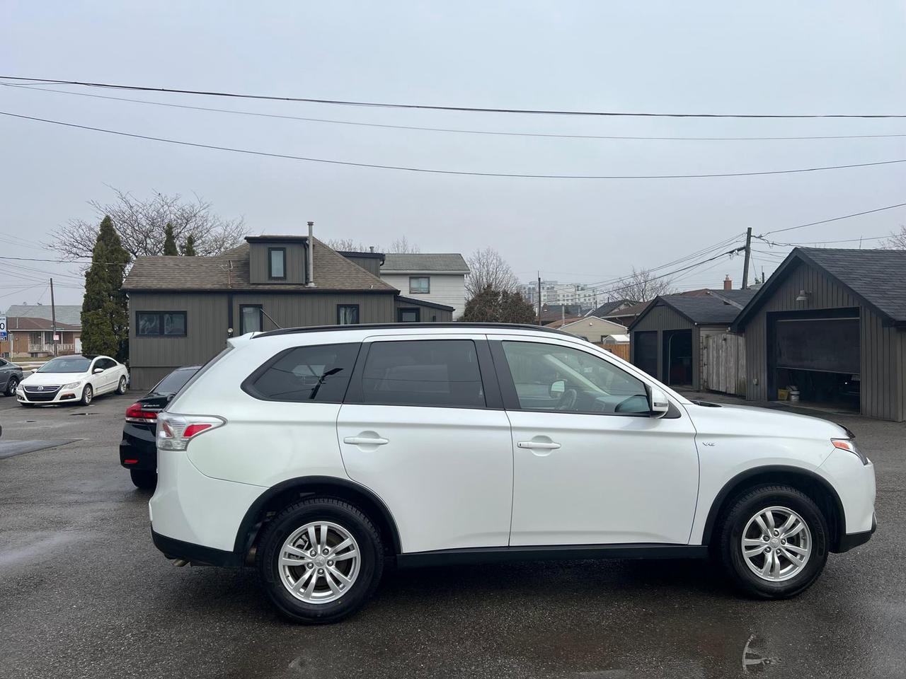 2015 Mitsubishi Outlander SE Photo4