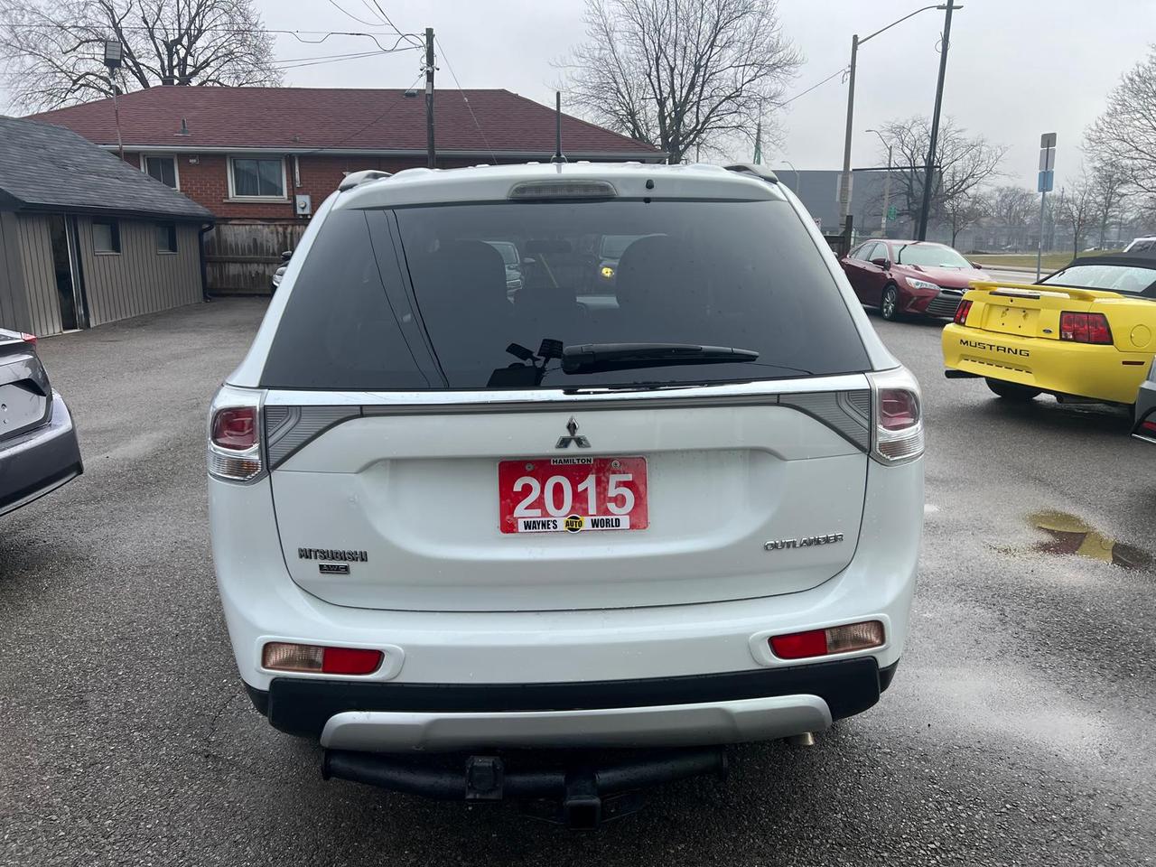 2015 Mitsubishi Outlander SE Photo