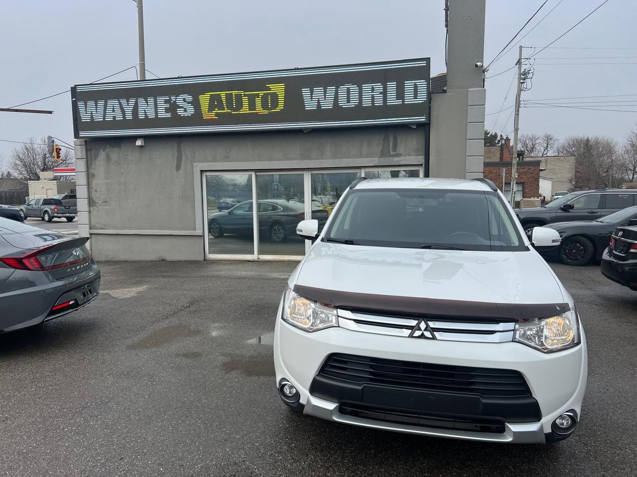 2015 Mitsubishi Outlander SE Photo