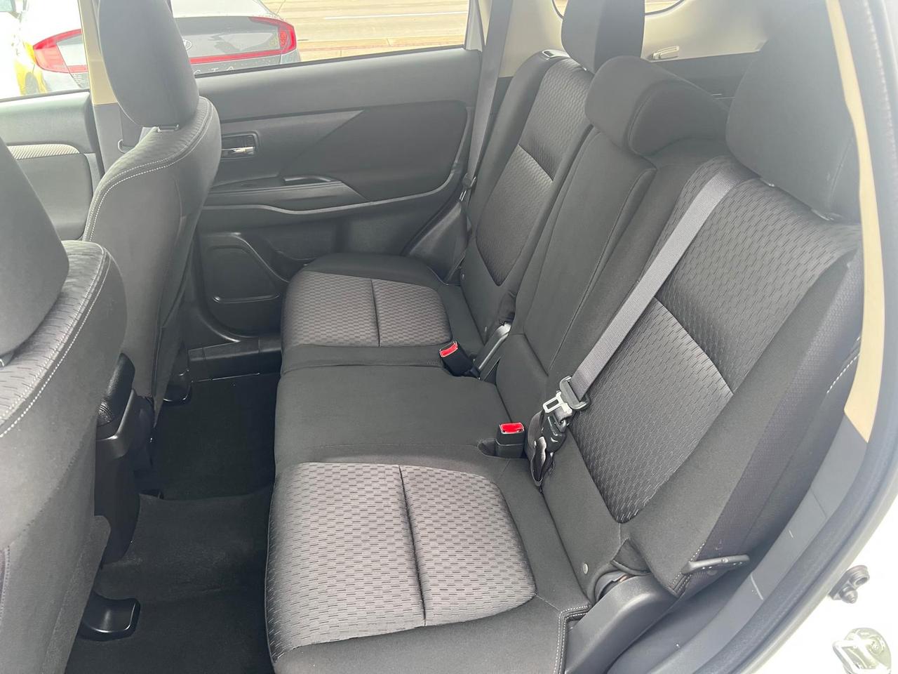 2015 Mitsubishi Outlander SE Photo