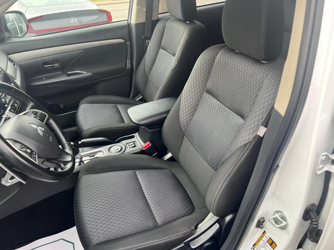 2015 Mitsubishi Outlander SE Photo