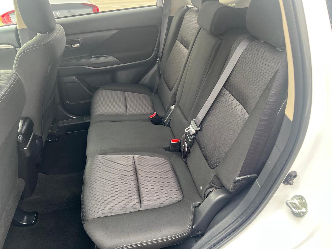 2015 Mitsubishi Outlander SE Photo