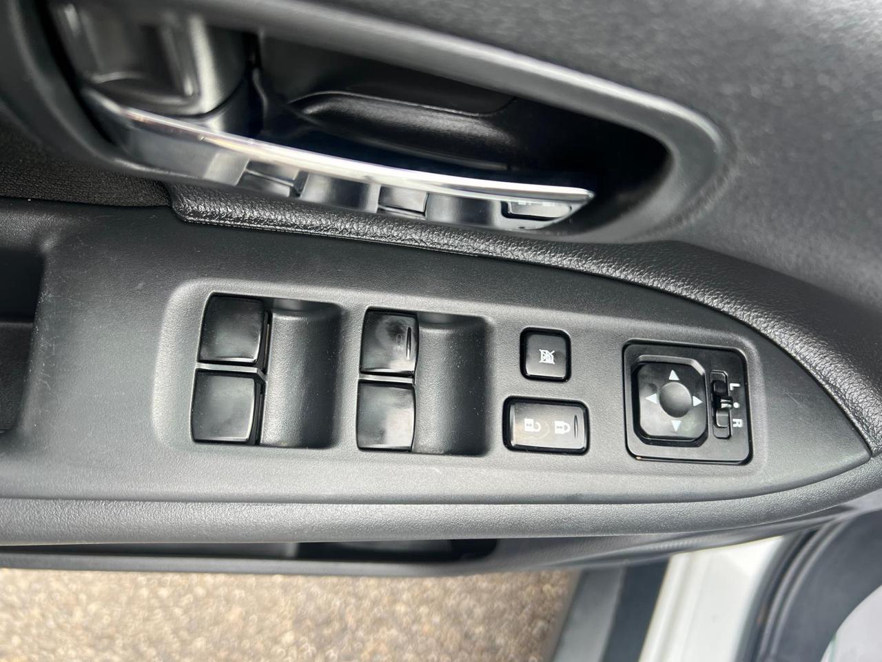 2015 Mitsubishi Outlander SE Photo