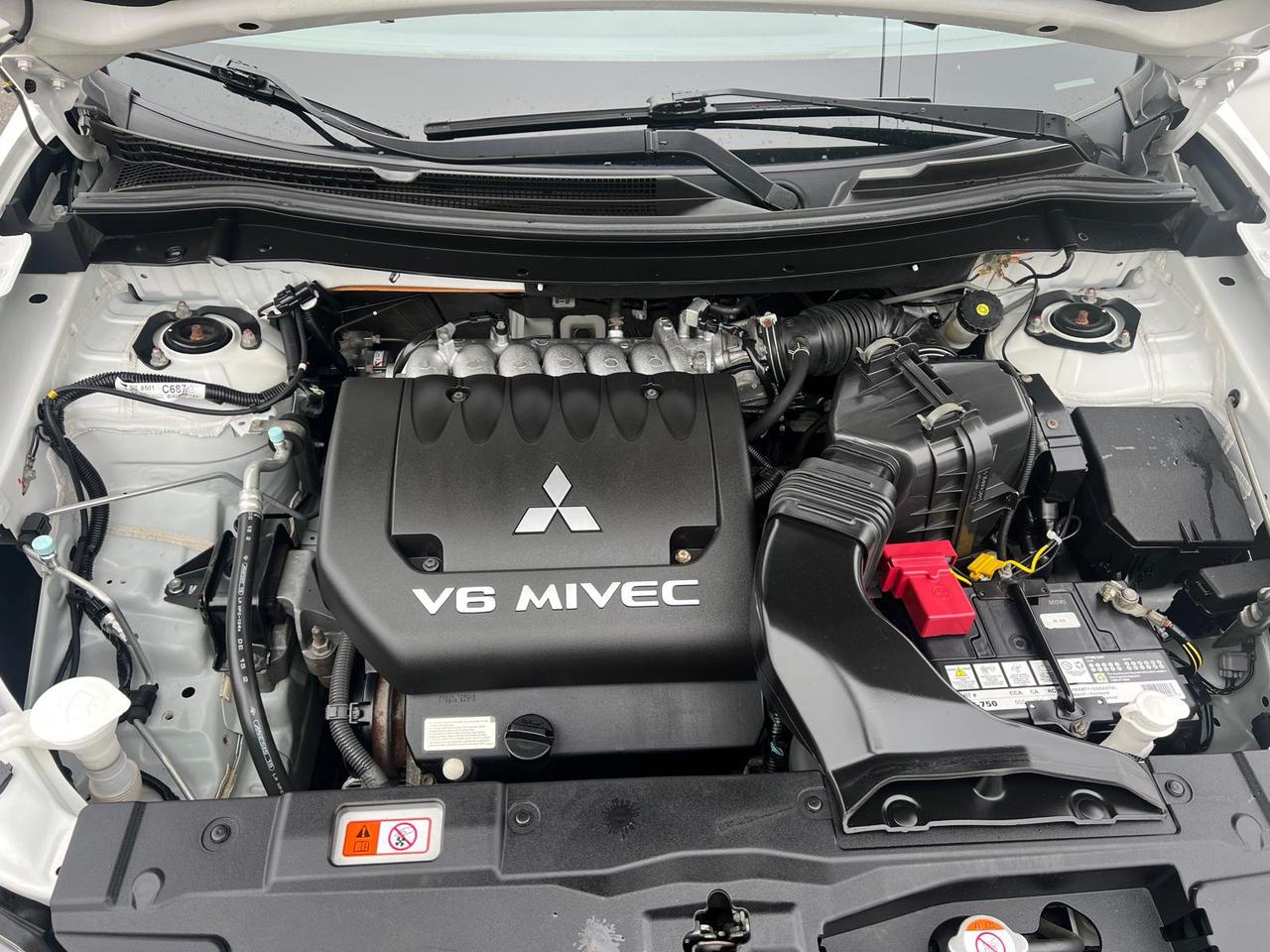 2015 Mitsubishi Outlander SE Photo