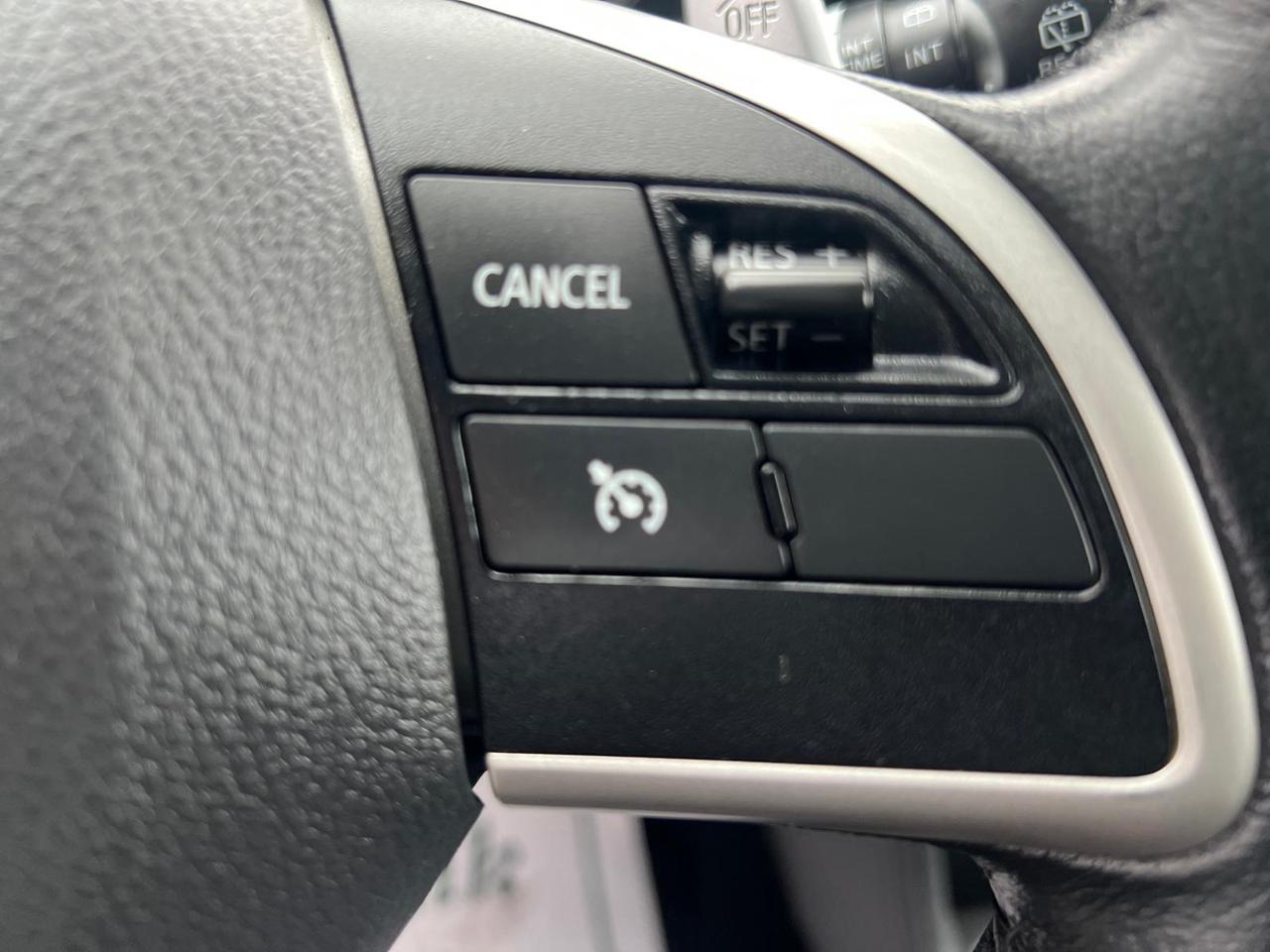 2015 Mitsubishi Outlander SE Photo