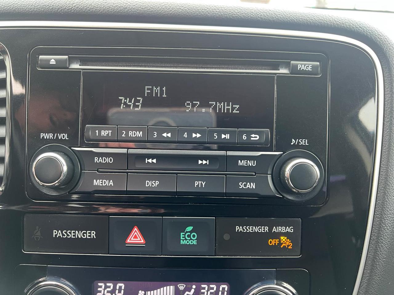 2015 Mitsubishi Outlander SE Photo