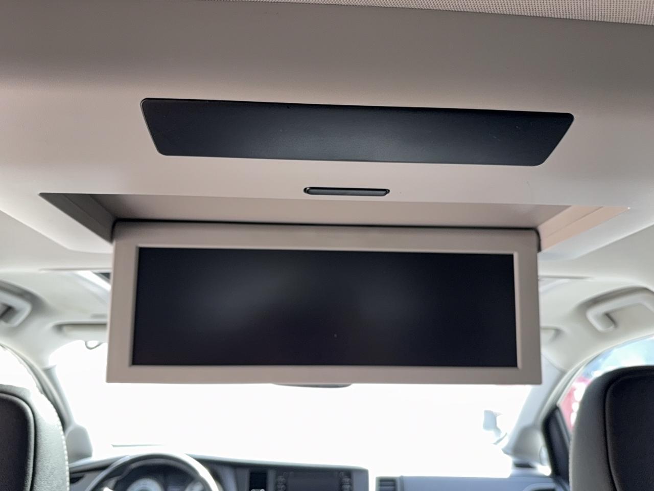 2020 Toyota Sienna SE AWD Photo