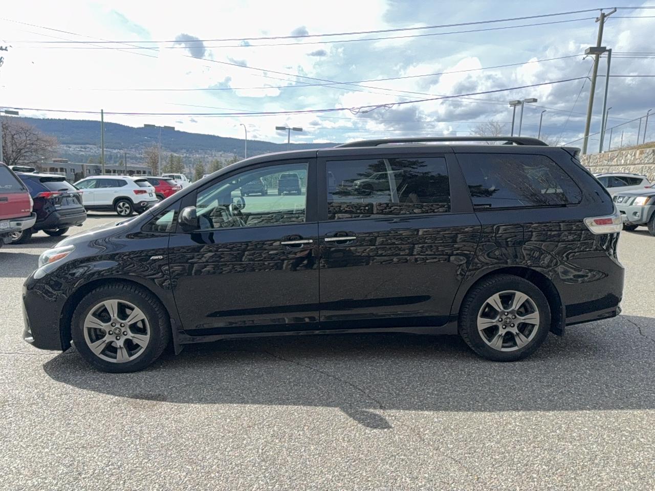 2020 Toyota Sienna SE AWD Photo