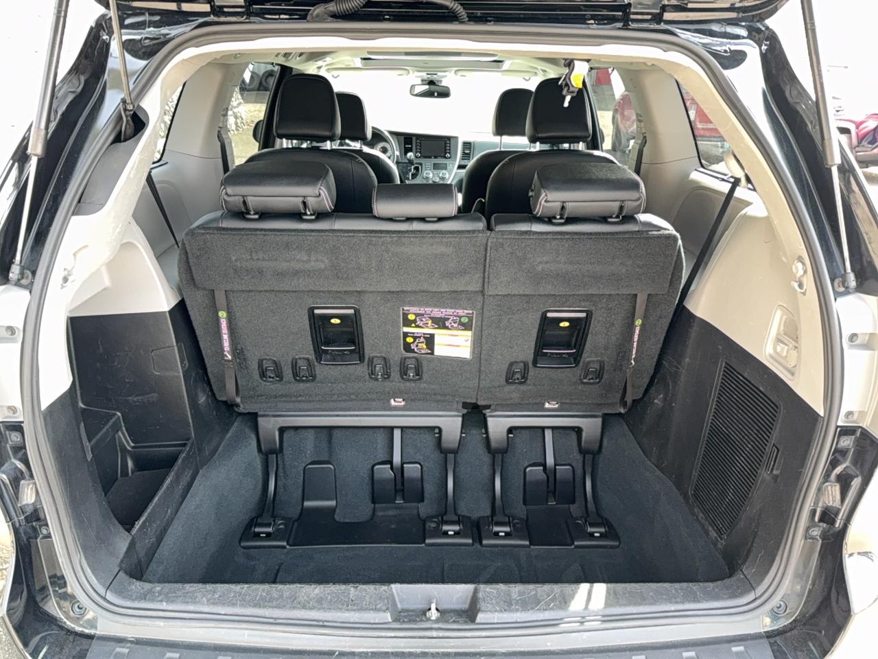 2020 Toyota Sienna SE AWD Photo