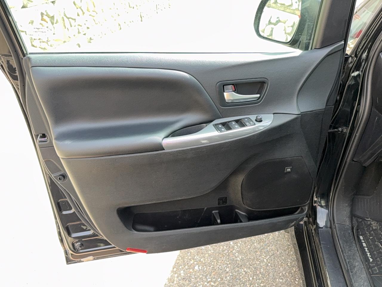 2020 Toyota Sienna SE AWD Photo