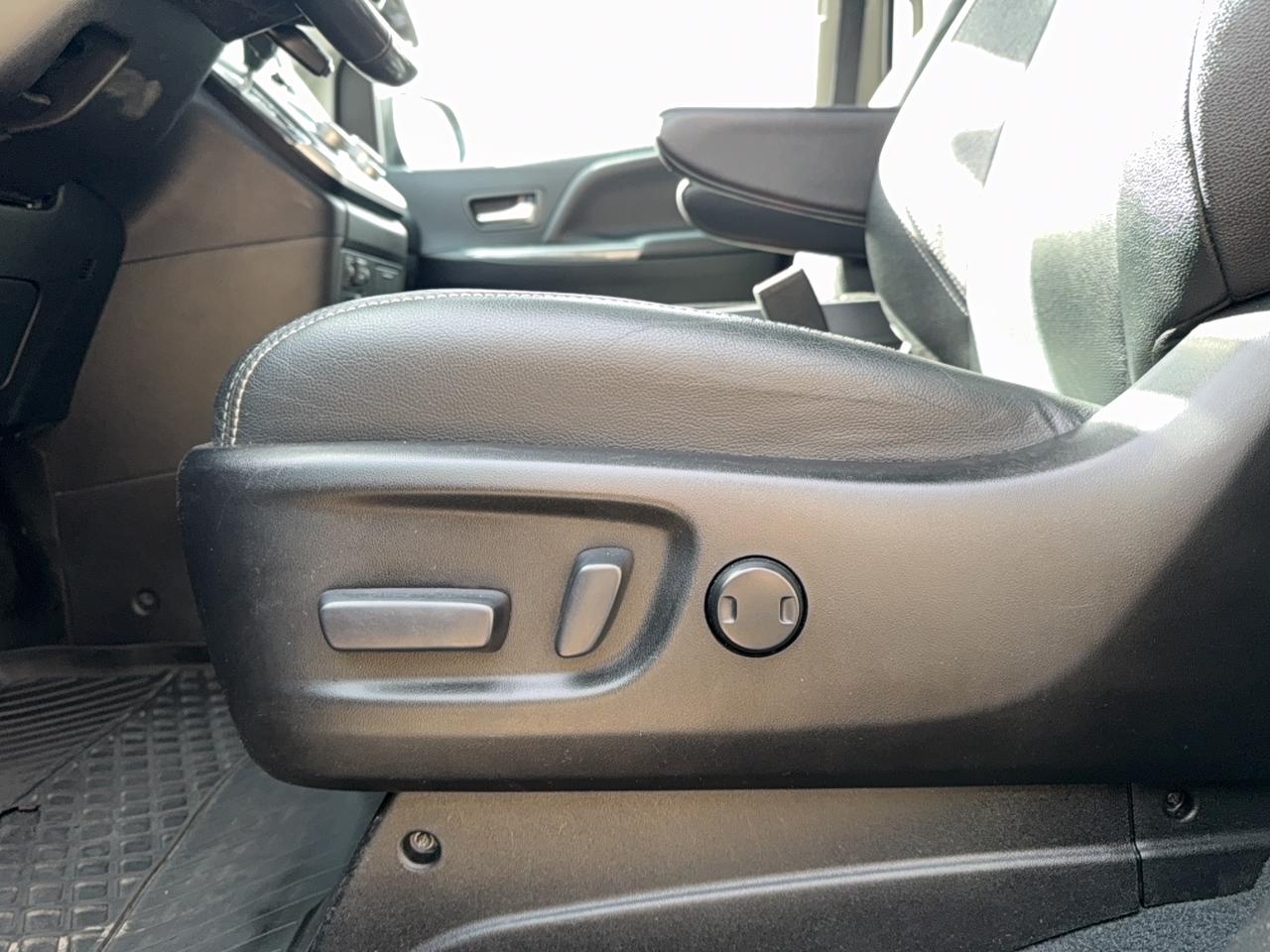 2020 Toyota Sienna SE AWD Photo