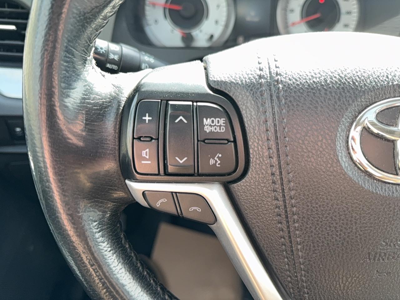 2020 Toyota Sienna SE AWD Photo
