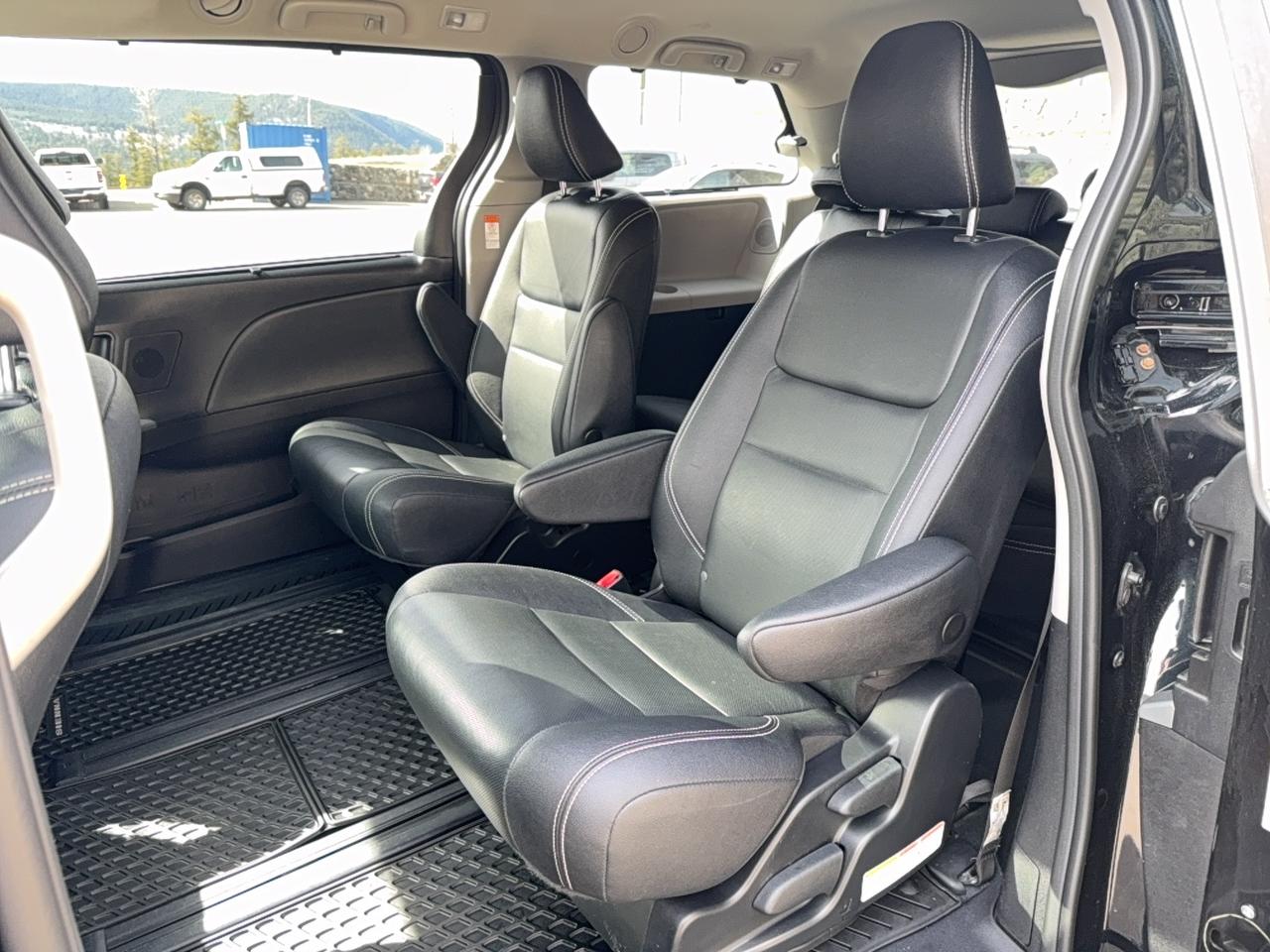 2020 Toyota Sienna SE AWD Photo