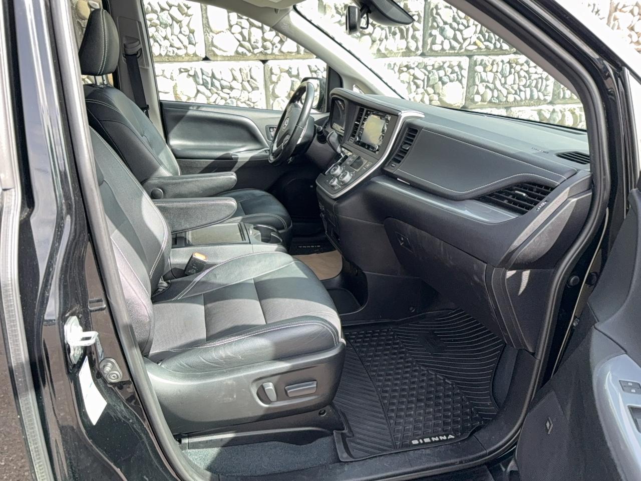 2020 Toyota Sienna SE AWD Photo