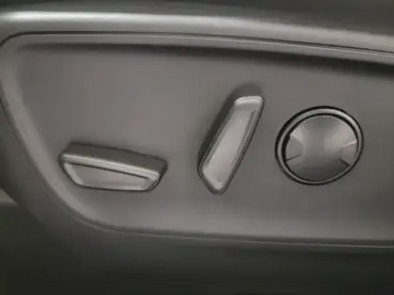 13786467.822296118